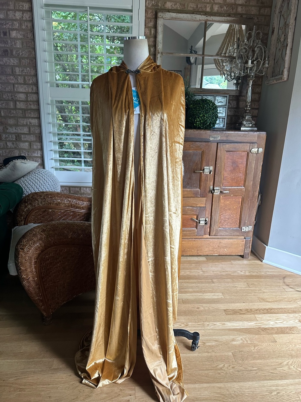 LITTLE ADVENTURES GOLD HOODED CLOAK SUPER SOFT ADULT ONE SIZE NEW WITH TAGS UK